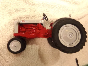 Ford 900 Tractor Scale Models 1/12 - Picture 1 of 12