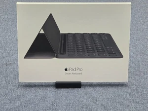 Apple Smart Keyboard Folio Cover Case für iPad Pro 9,7" 1./2. Gen (MM2L2AM/A) - Bild 1 von 5