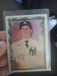 2023 Topps Allen And Gonter Baseball Refractor Carlos Rodon - Bild 1 von 2