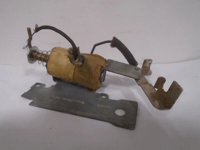 1947-8 VINTAGE LIONEL #3462-81 COIL ASY FOR 3462 OPERATING MILK CAR - Image 1 of 2