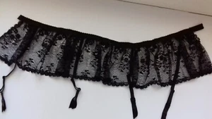 ANN SUMMER BRETELLE NERE CON GONNA IN PIZZO TAGLIA UK 8 NUOVE CON ETICHETTE - Foto 1 di 7