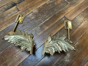 Par de soportes de cortina de pared vintage de hoja de latón HOLLYWOOD REGENCY a juego - Imagen 1 de 3