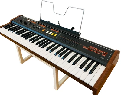 Roland EP-09 Electric Piano Keyboard 61 keys Analog Synthesizer Working Used - Image 1 of 4