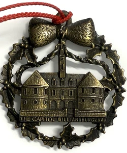 Weihnachtsschmuck - The Capitol Williamsburg, VA Metall Ornament 2,5" Durchmesser Vintage - Bild 1 von 4