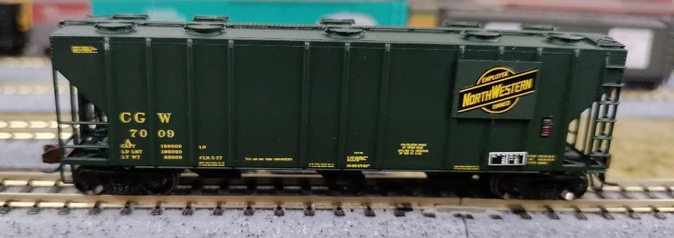 BLMA PS-4000 Hopper 11041 N Scale Chicago & North Western Road #7009. - Image 1 of 1