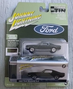 1965 FORD MUSTANG 2+2 GREEN 2025 JOHNNY STORAGE TIN 1 A CHASE - Picture 1 of 2