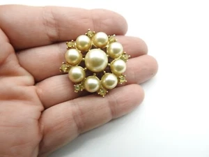 Broche vintage con cuentas de metal en tono dorado imitación perla transparente - Imagen 1 de 4