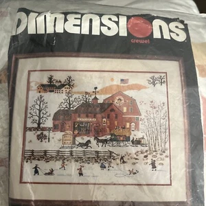 Antigüedades en Venta Charles Wysocki Dimensiones Crewel Kit #1298-23 “Comenzado” - Imagen 1 de 9