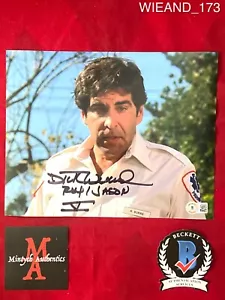 ¡FOTO FIRMADA POR DICK WIEAND 8x10! ¡VIERNES 13! ¡AUTENTICIDAD BECKETT! HORROR - Imagen 1 de 4