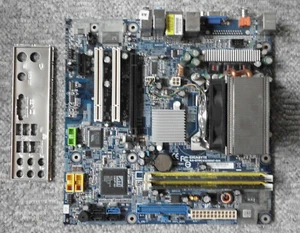 Mainboard Gigabyte GA-8TRC410MF-RH , Pentium D , Kühler Lüfter Blende , VGA - Bild 1 von 6