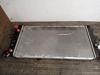 Radiador de Chevrolet Suburban 1500 2019 5,3 L AT 12093171 Foto 1 de 4