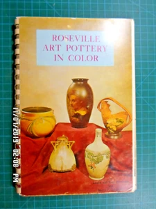 Roseville Kunstkeramik in Farbe ~ 1970 ~ mit 1976 aktualisiertem Preisleitfadeneinsatz  - Bild 1 von 7