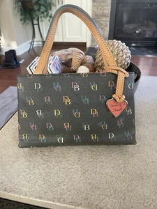 NEU Dooney & Bourke Mini Tasche - Bild 1 von 7