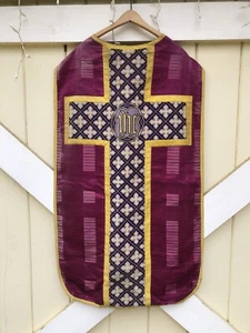 CATHOLIC PRIESTS PURPLE GOLD NEDDLE POINT FIDDLEBACK CHASUBLE - Picture 1 of 20