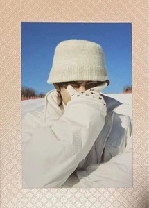 BTS 2021 Winter Package Taehyung V Photo Card K-pop Idol Collectible From Japan - Imagen 1 de 2