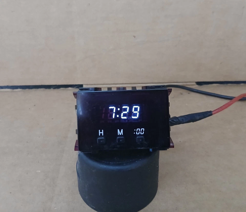 RELOJ DE TIEMPO DIGITAL TOYOTA 4RUNNER DASH 1996-2002 OEM Foto 1 de 4