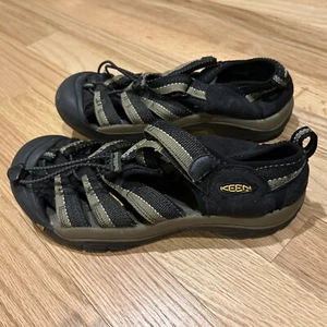 Keen Newport H2 Waterproof Hiking Sandal Kids/adult Sz 5/38 Tan&Black,Closed Toe - Picture 1 of 3