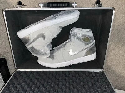 Talla 9.5 - Jordan 1 Retro Alto Plata 25 Aniversario 2010 CAJA ESPECIAL Foto 1 de 4