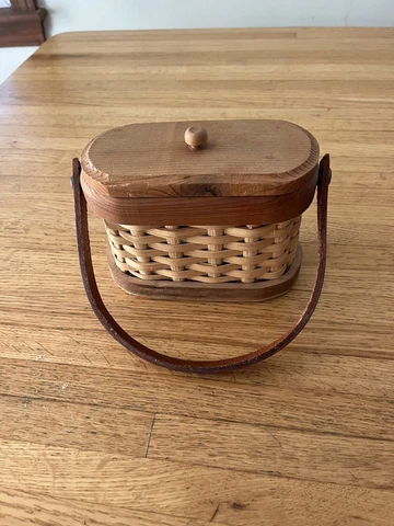 Small Unique Amish Style Basket lid leather handle VHTF 8x8x4 Cover