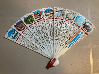 Ventilador de mano de plástico plegable vintage marfil años 60 San Francisco de colección Foto 1 de 4