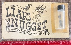 KLASSISCH LUSTIG VINTAGE MINDS OF OREGON COMIC SOUVENIR LÜGNER GOLDNUGGET BÄR CREEK - Bild 1 von 2