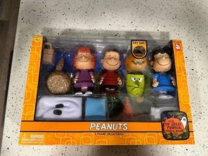 Peanuts Memory Lane It’s The Great Pumpkin Charlie Brown Figure Set TV Classics - Picture 1 of 6