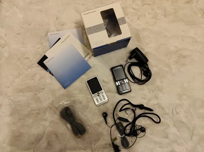 Sony Ericsson K550i nera con batteria originale, caricabatterie e accessori in scatola originale - Immagine 1 di 3