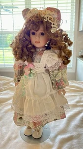 "Muñeca y soporte de porcelana vintage de 16""" - Imagen 1 de 6