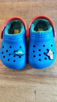 Crocs Children Size 6. Lined. Embellished. Blue. Orange Strap. Preowned. - Image 1 of 4