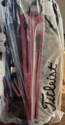 NOVO EM FOLHA COM ETIQUETA 2025 TITLEIST STADRY BOLSA DE SUPORTE BRANCA/CARVÃO/CORAL MSRP $335 - Imagem 1 de 4
