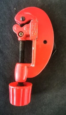 3mm - 28mm, 1/8" - 1-1/8" Pipe Cutter - Image 1 of 4