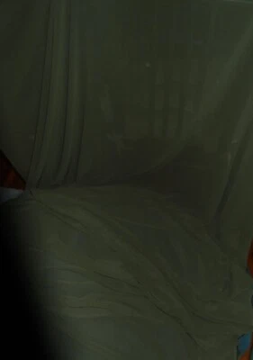 TELA DE GASA VERDE OLIVA, 150 cm de ANCHO, DOBLE GASA, TELAS TRANSPARENTES, AUSTRALIA Foto 1 de 3