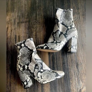 ALDO Womens Size 6 Snake Print Aurella Toe Block Heel Leather Booties - Picture 1 of 8