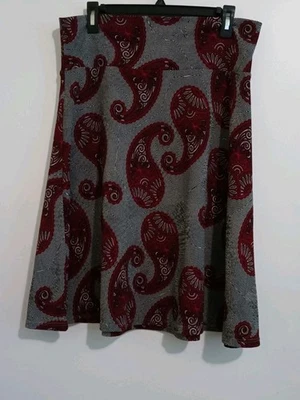 Falda LuLaRoe Talla XL Roja Cachemira y Negra Pull-up Ligeramente Acampanada Cómoda  Foto 1 de 4