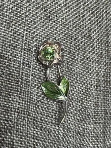 Vintage Brooch Pin Signed Avon Green Single Rose Flower Birthstone 1.5” - Picture 1 of 3