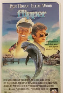 VHS Tape "Flipper" Paul Hogan, Elijah Wood 1996 PG - Picture 1 of 2