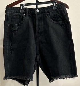 WILD FABLE Women's Shorts Bermuda Size 8 Pockets Black Tattered Denim Frayed NWT - Picture 1 of 9