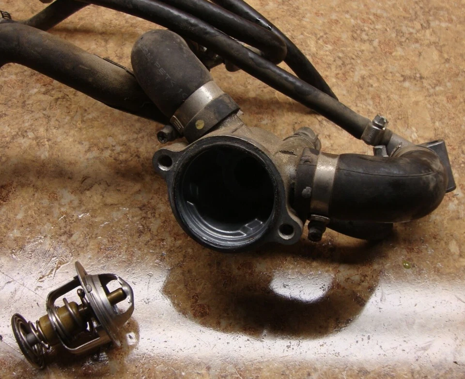 Honda ST1300PA ST1300 ST 1300 P 2006 motor termostato carcasa refrigerante agua  Foto 1 de 1