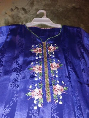 Mujer Marroquí Caftán Johara, Azul Galaxy, Talla Mediana a Grande Foto 1 de 4