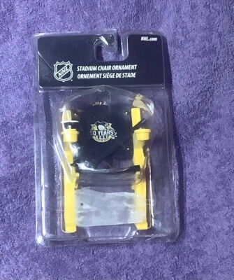Silla Estadio Pittsburgh Penguins 50 Años Adorno Navidad ASIENTO VENTILADOR NUEVO EN PAQUETE NUEVO Foto 1 de 2