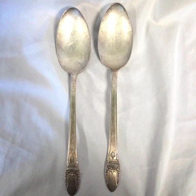 2 cucharas para servir plateadas Rogers International First Love 1847 Foto 1 de 4
