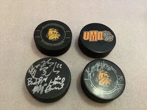 4 UMD BULLDOGS HOCKEY PUCKS 2 AUTOGRAPHED DULUTH MINNESOTA - Bild 1 von 8