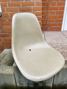vitra Herman Miller Eames site chair seat bowl fiberglass light beige Gfk chair
