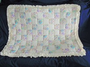 Kinderzimmer Thema Handarbeit 108 Quadrate 33" x 44" Baby Decke mit 3 passenden Kissen - Bild 1 von 3