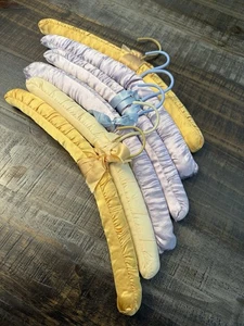 6 gepolsterte Puppenbügel - mehrere Farben - Bild 1 von 7