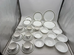 Juego de 54 piezas Corelle Livingware Corning Spring Blossom Crazy Daisy Green de colección en muy buen estado - Imagen 1 de 16