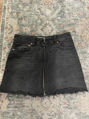 Free People We The Free 青少年黑色牛仔拉链前裙 - 25 码 — 第 1/3 张图片