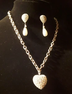 Rhinestone Heart Necklace with coordinating earrings in rhinestone and pearl - Picture 1 of 5