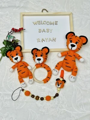 Presente para bebê (bicho de pelúcia, chocalho para bebê, suporte para chupeta) - Imagem 1 de 4