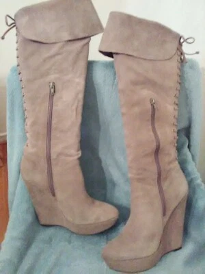 Bakers "Garcia" 灰褐色/米色过膝高楔形麂皮绒靴 - 尺码 8.5M — 第 1/4 张图片